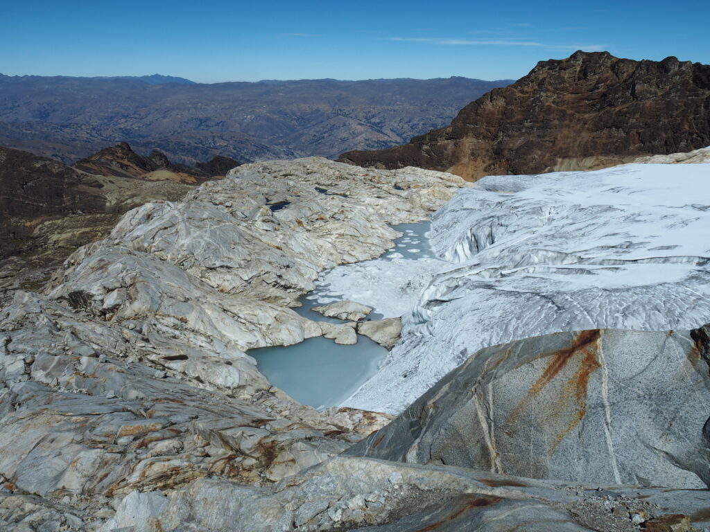 Auf über 5000m am Gletscherbeginn unterhalb des Vallunareju...der Umkehrpunkt unserer zweiten Akklimatisations-Tour
